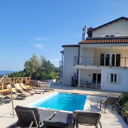 Apartments Chiara Mit Meerblick Und Pool Und Jacuzzi 로브란 외부 사진
