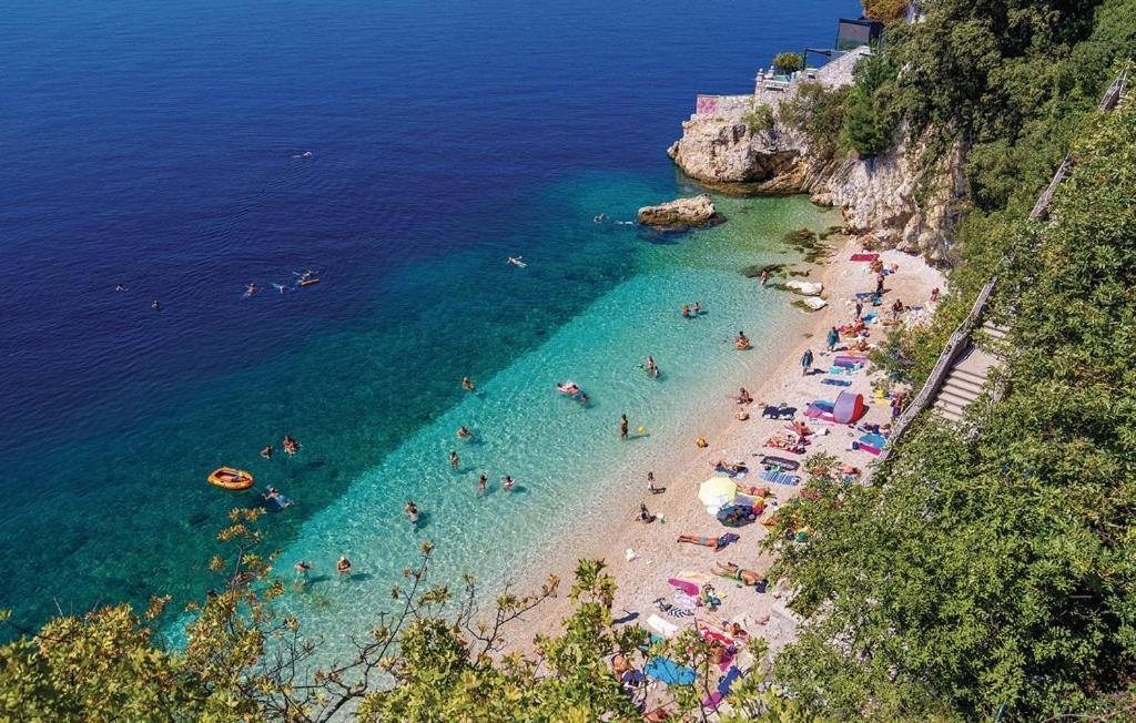 Apartments Chiara Mit Meerblick Und Pool Und Jacuzzi 로브란 외부 사진
