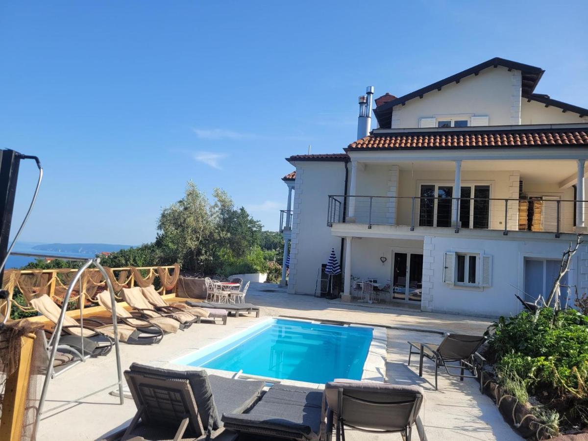 Apartments Chiara Mit Meerblick Und Pool Und Jacuzzi 로브란 외부 사진