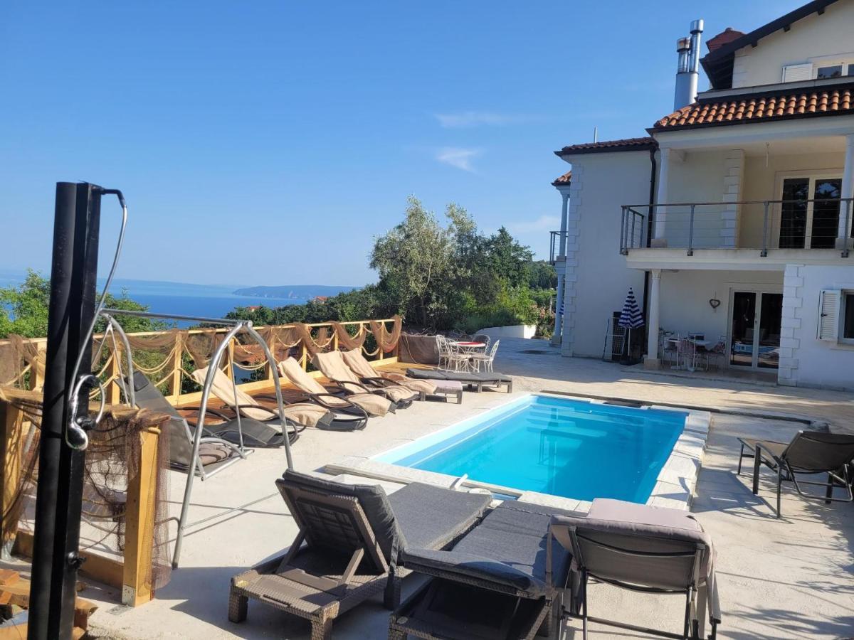 Apartments Chiara Mit Meerblick Und Pool Und Jacuzzi 로브란 외부 사진