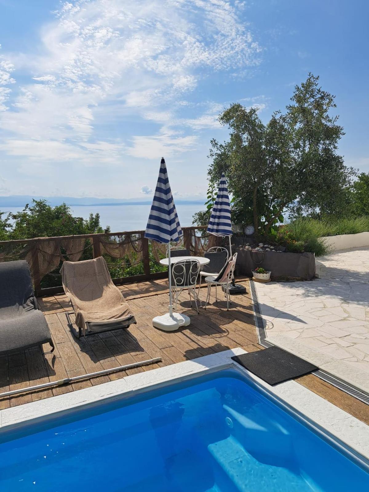 Apartments Chiara Mit Meerblick Und Pool Und Jacuzzi 로브란 객실 사진