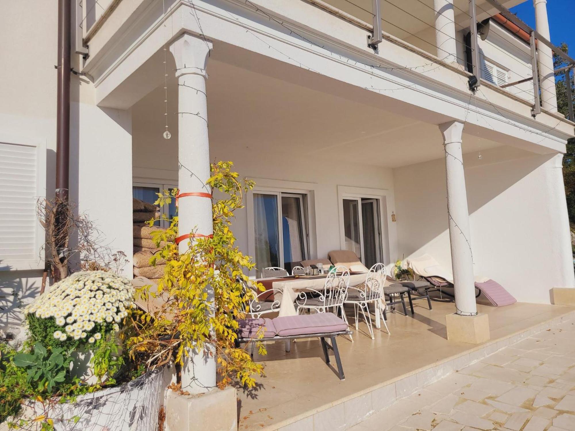 Apartments Chiara Mit Meerblick Und Pool Und Jacuzzi 로브란 외부 사진