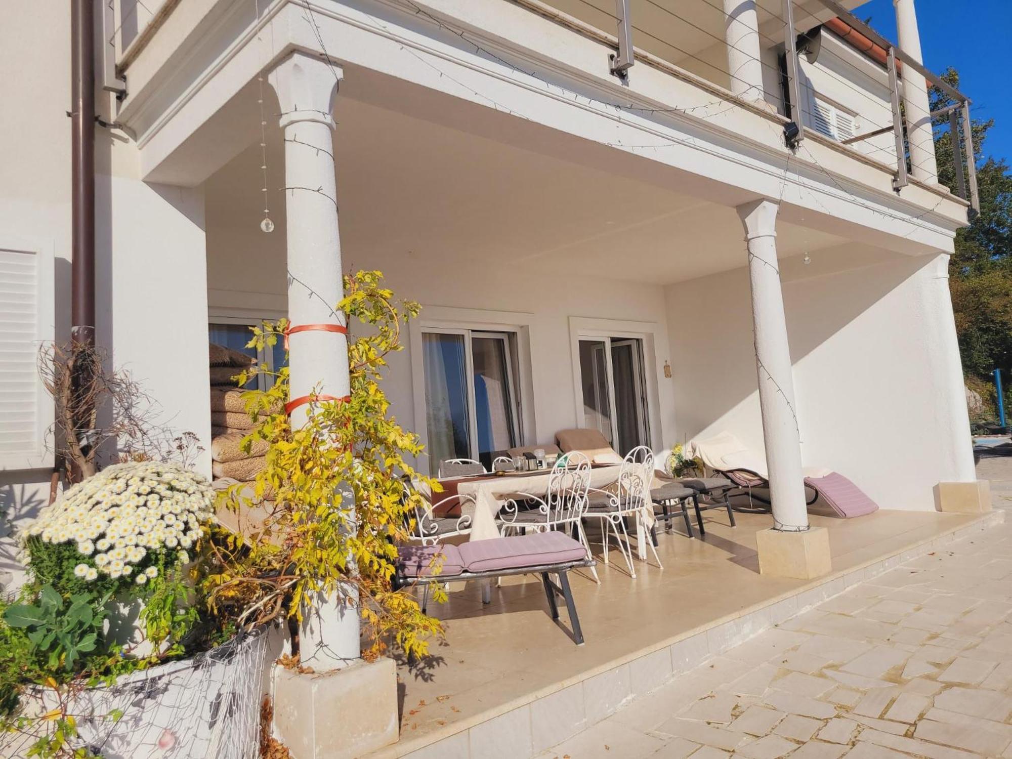Apartments Chiara Mit Meerblick Und Pool Und Jacuzzi 로브란 외부 사진